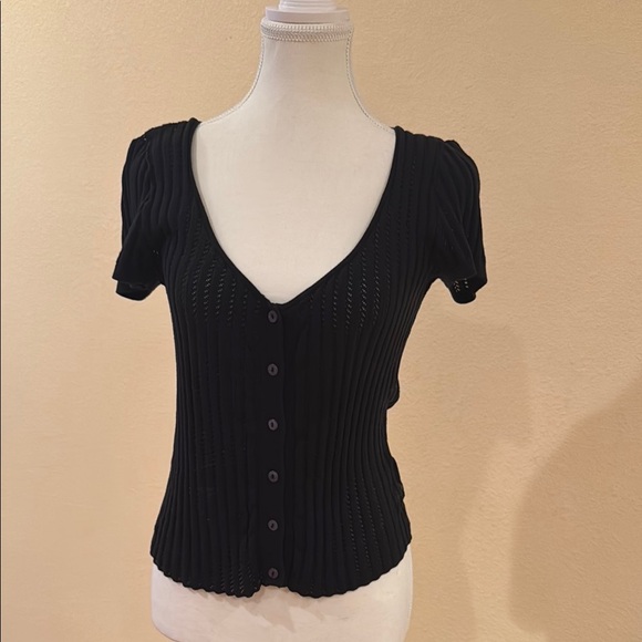 Black Ribbed Button-Up Top - Picture 5 of 6